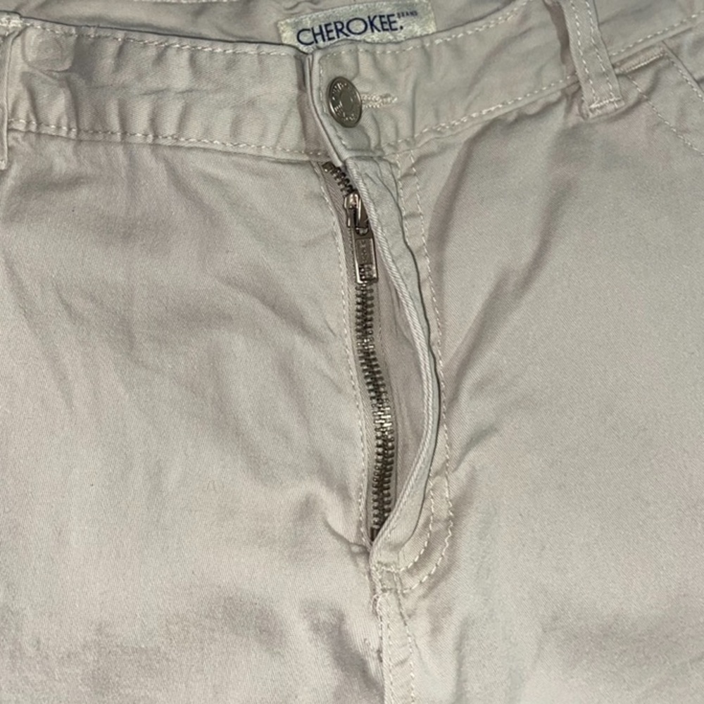 Cherokee Khaki Shorts - Picture 6 of 8